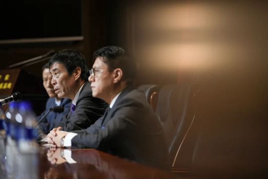 《逆流大叔》中，她将与吴镇宇饰演的阿龙碰撞出怎样的火花？着实令人十分期待